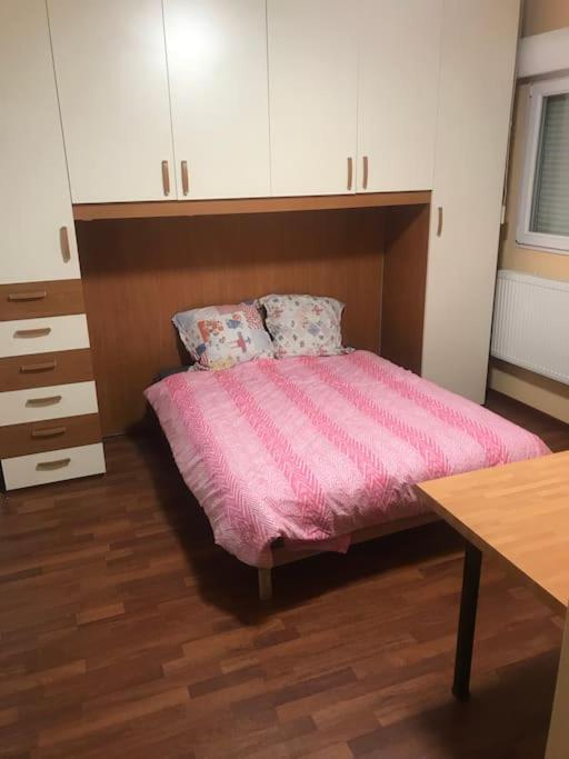 Logement Avec Piscine Brunstatt Екстериор снимка